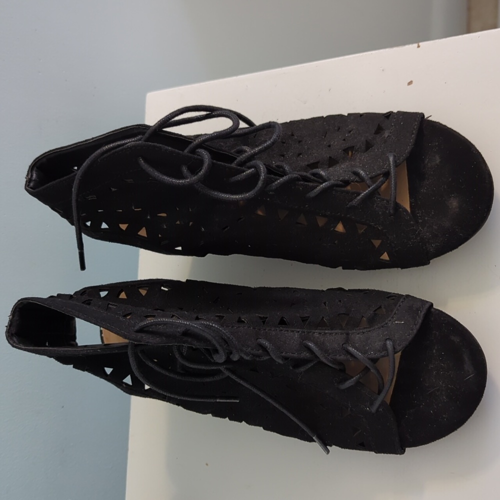 XOXO Size 6.5 Black Open Toe Sandals with Lace Front
